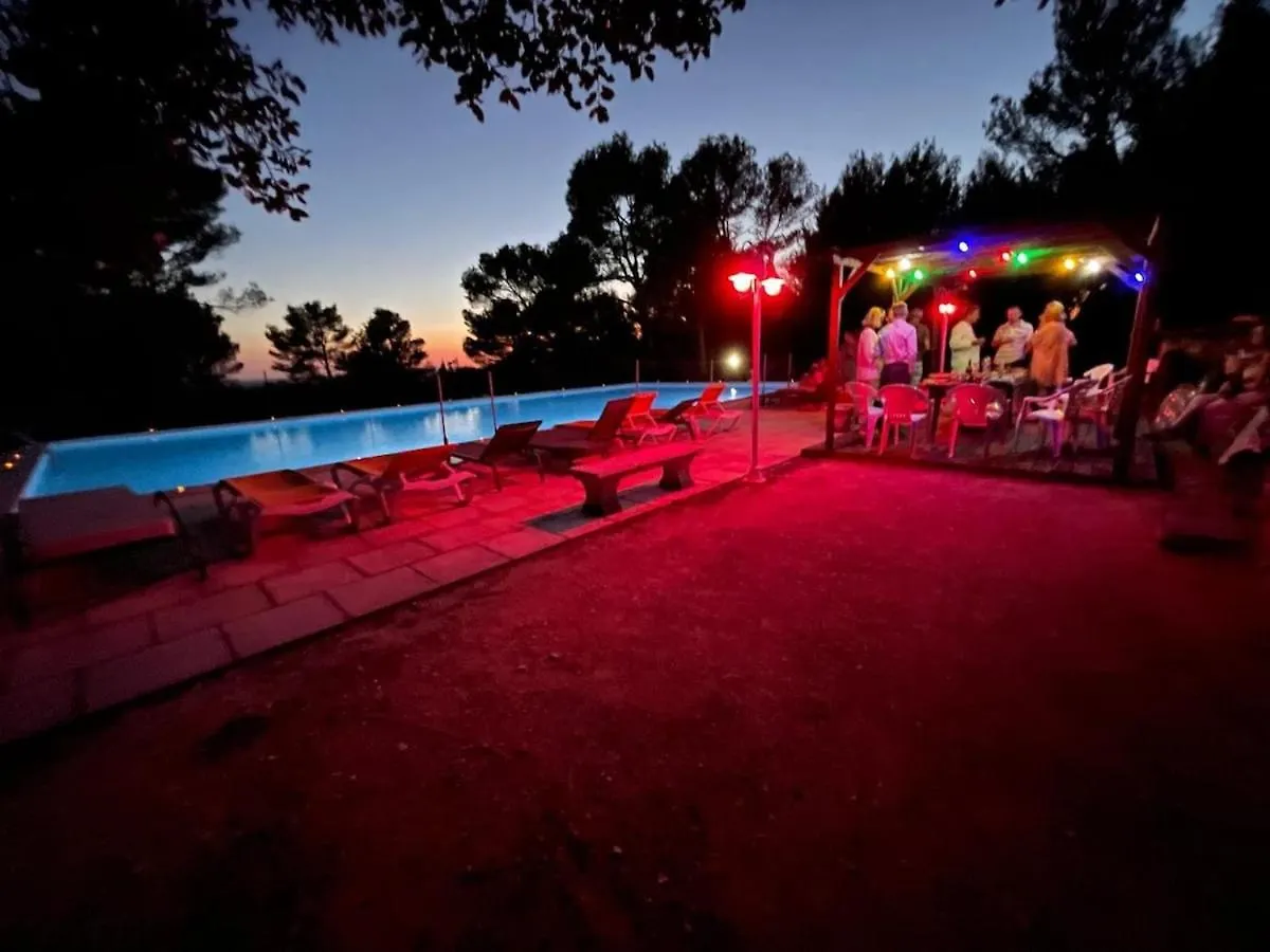 Gite Lavande Jardin 33 Hectares Avec Piscine Au Coeur De Provence Saumane-de-Vaucluse 0*,  France